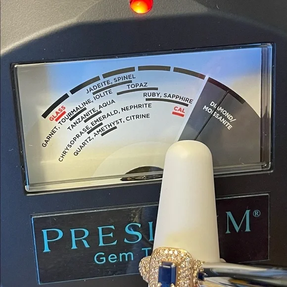 Genuine Sapphire & Diamond Ring - Picture 5 of 9